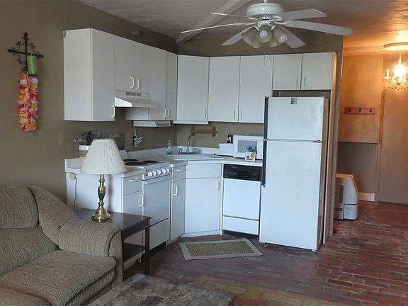 4th image of 224 E Garden St APT 142
