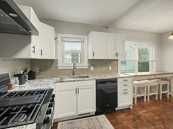 5th image of 600 W Republic Ave