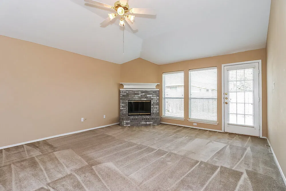 3 bed, 2.0 bath, 1782 sqft, $3,365 — Photo 4