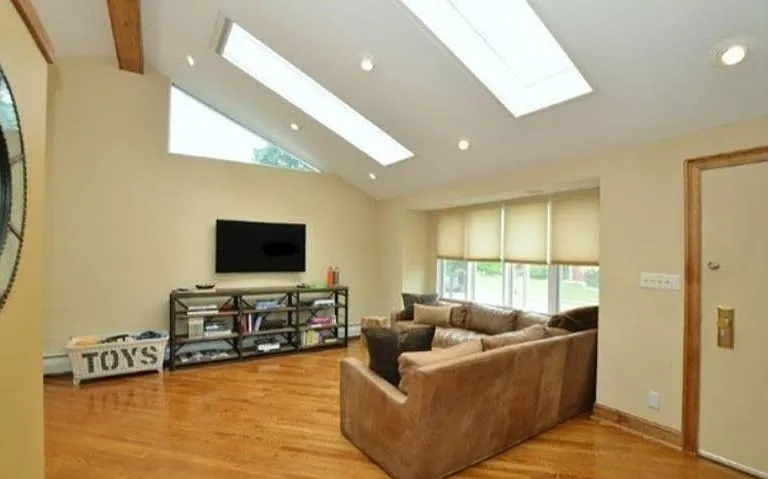 79 Plymouth Rd — Photo 1