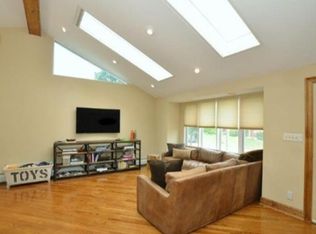 79 Plymouth Rd, Plainview, NY 11803