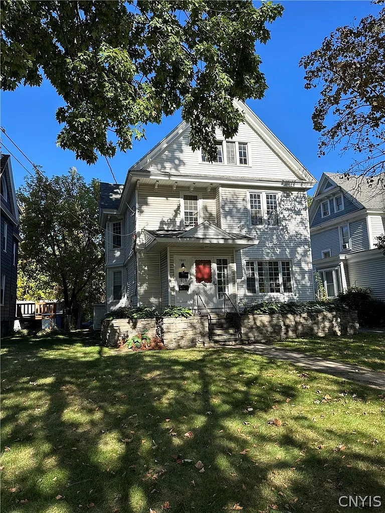 Building Photo - 1801 James St #2