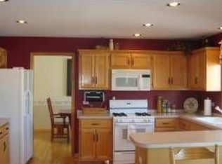 438 Camden Cir, Oswego, IL 60543