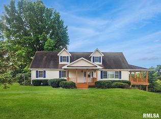 21704 W White Rd, Laura, IL 61451