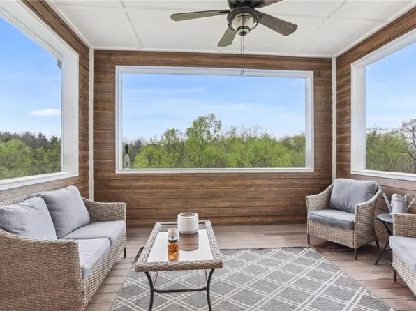 8484 Valley Spring Dr, De Soto, KS 66018