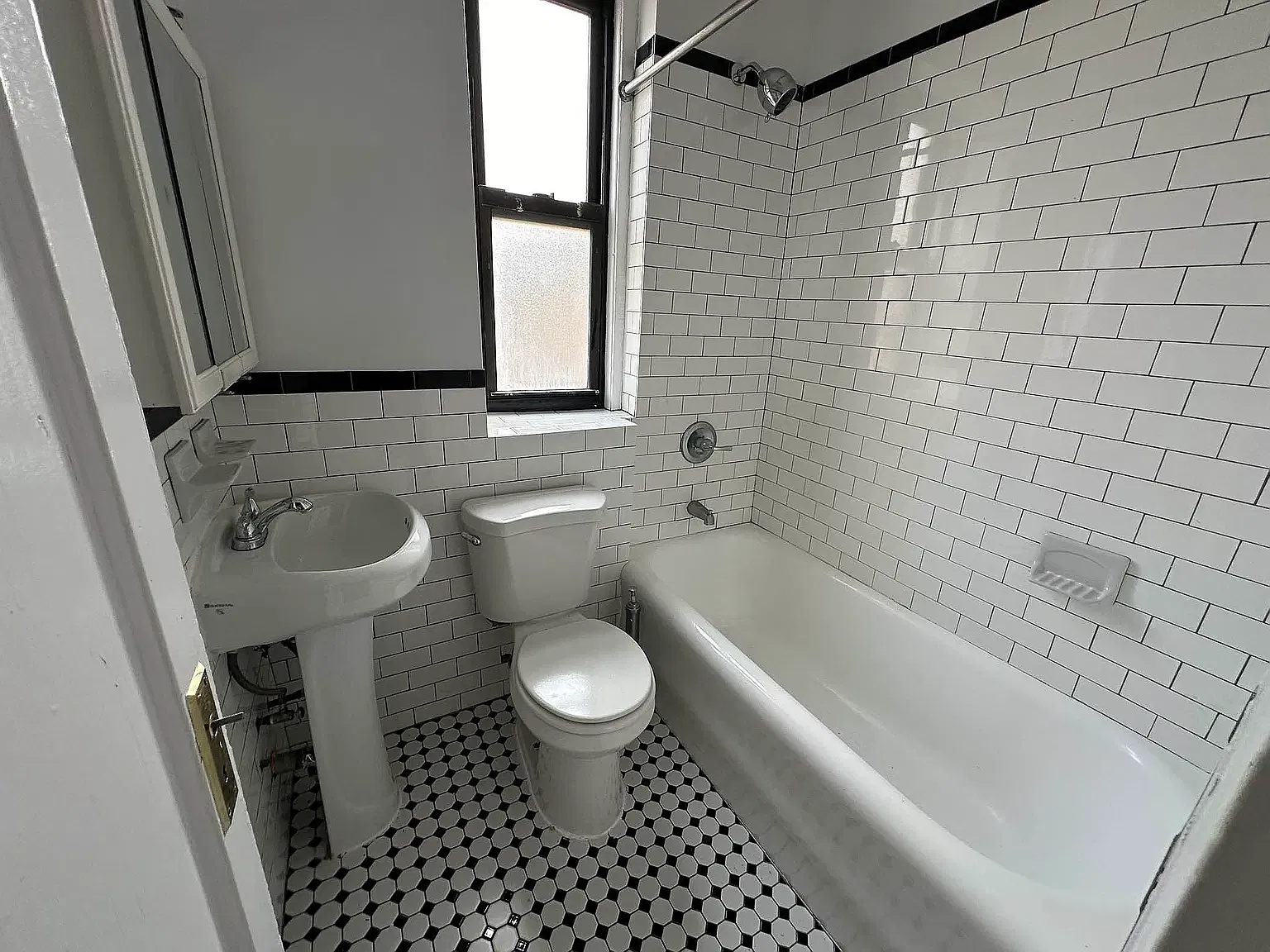 3255 Randall Avenue — Photo 4