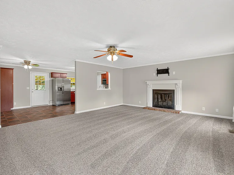 2504 Angelyn Dr — Photo 7