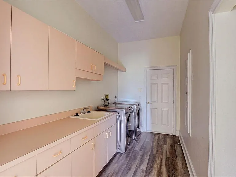 2208 Hampstead Ct — Photo 44