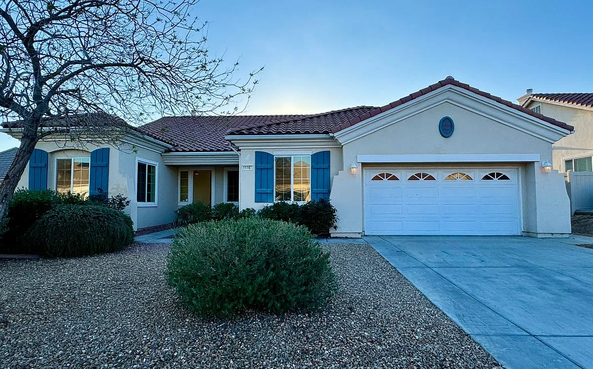 5 bed, 4.0 bath, 2823 sqft, $2,900 — Photo 2
