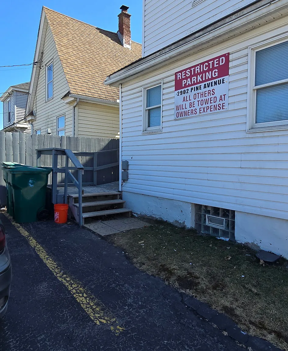 2902 Pine Avenue - 1B — Photo 2