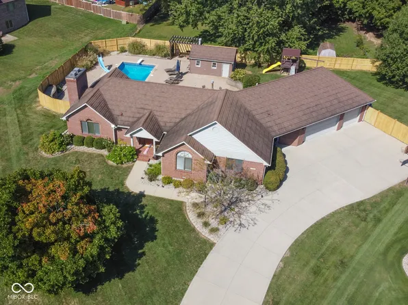 2405 Valley Ct, Shelbyville, IN 46176