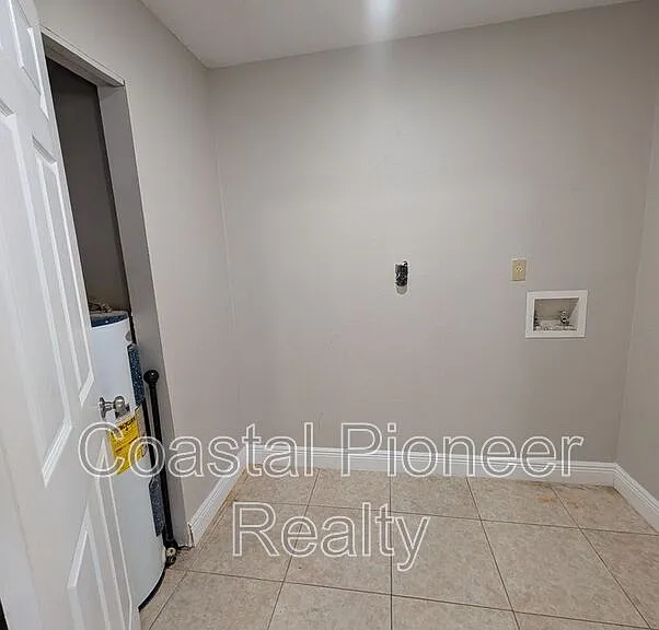 5811 4th St E — Photo 10