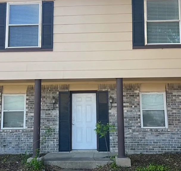 109 Kevin Ln — Photo 1