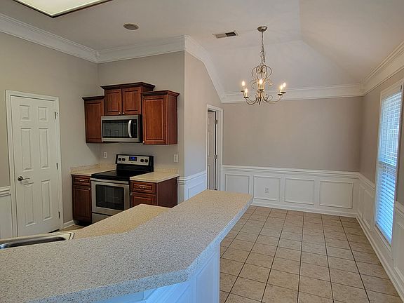 3rd image of 194 Romie Dr