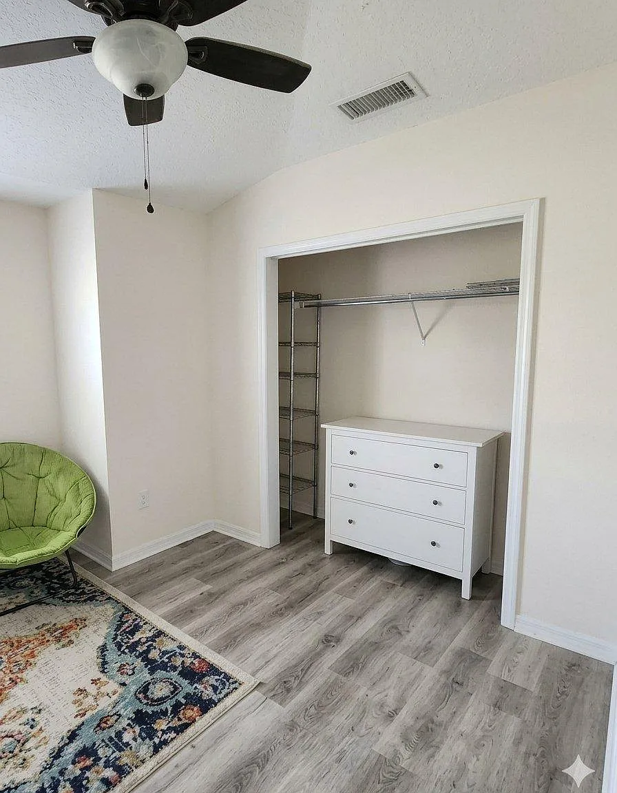 2 bed, 2.0 bath, 2453 sqft, $992 — Photo 2