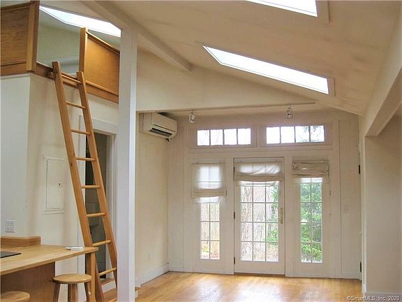 5th image of 7 Hillcrest Dr Unit 5