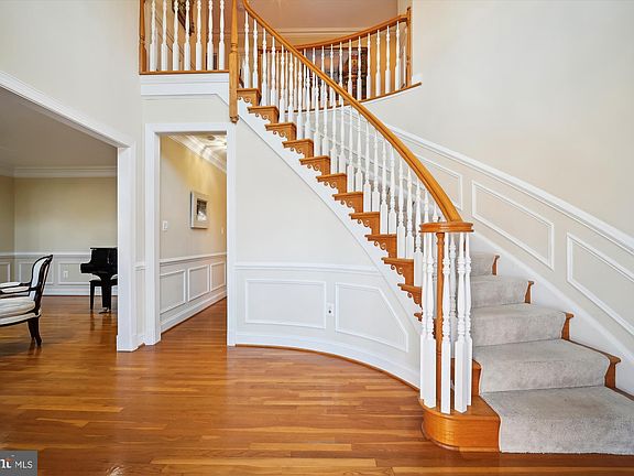 3rd image of 5905 Fairview Woods Dr