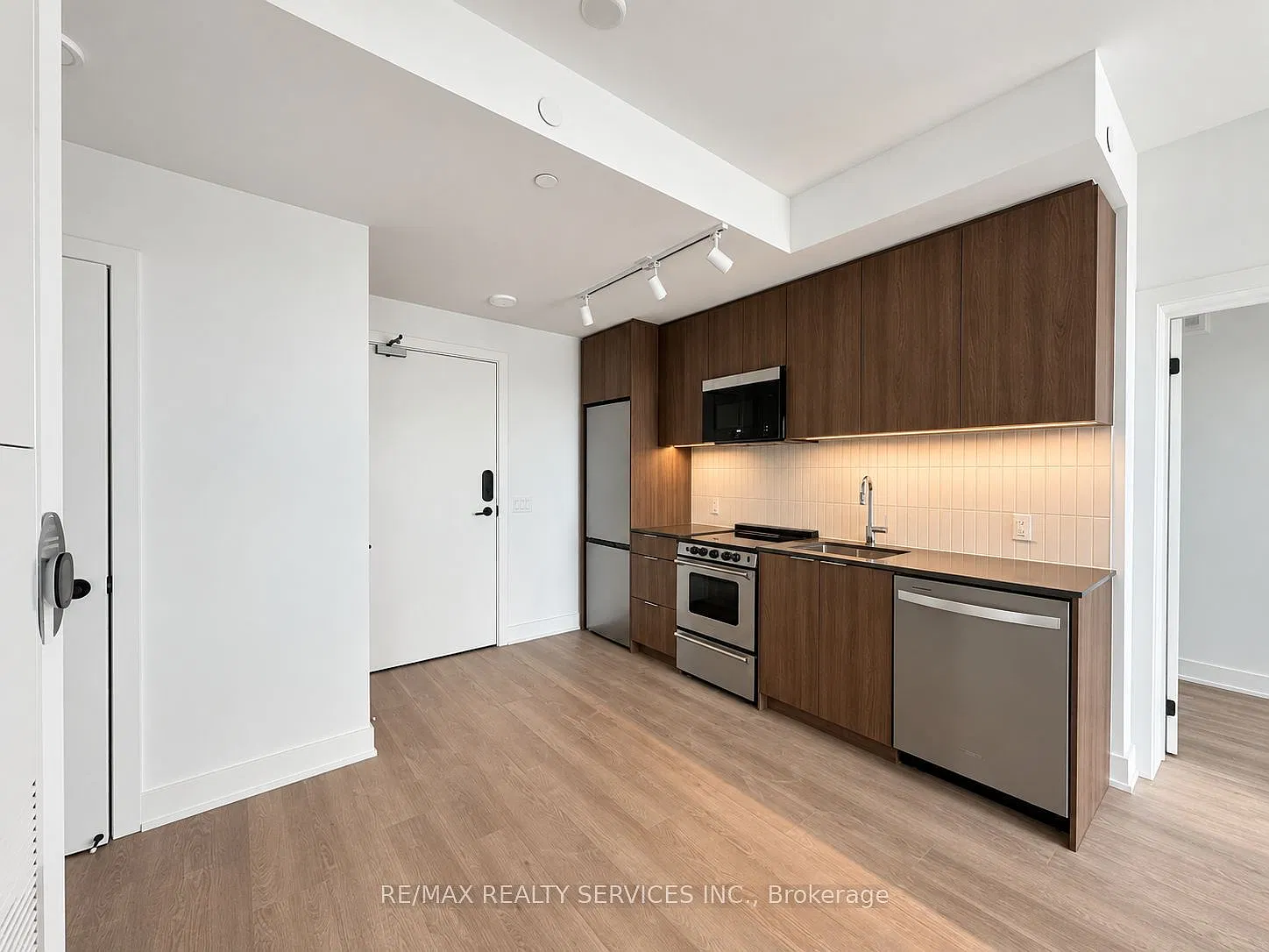 2 bed, $2,475 — Photo 4