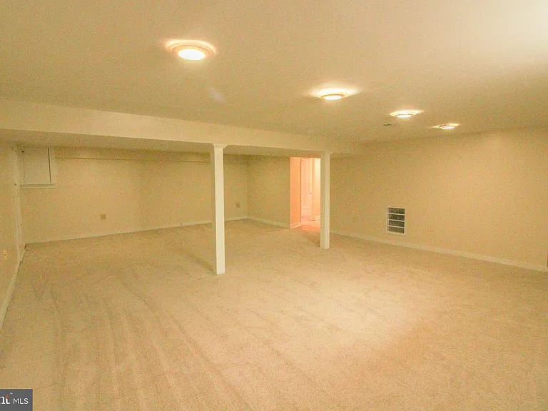 11 Hickory Ln — Photo 49