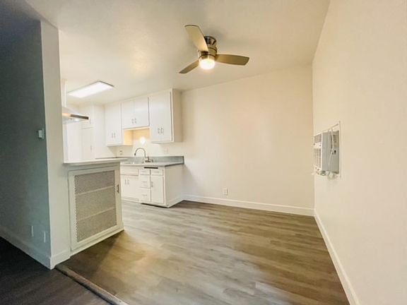 3rd image of 405 N Marengo Ave #5