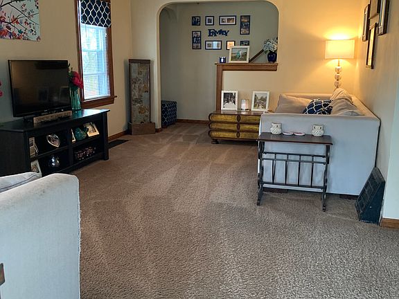 3rd image of 124 Baird Ave