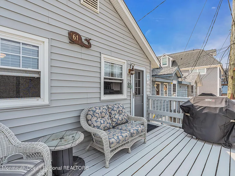 61 Beachfront — Photo 18