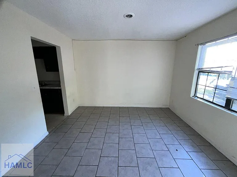 814 Lesa St — Photo 11