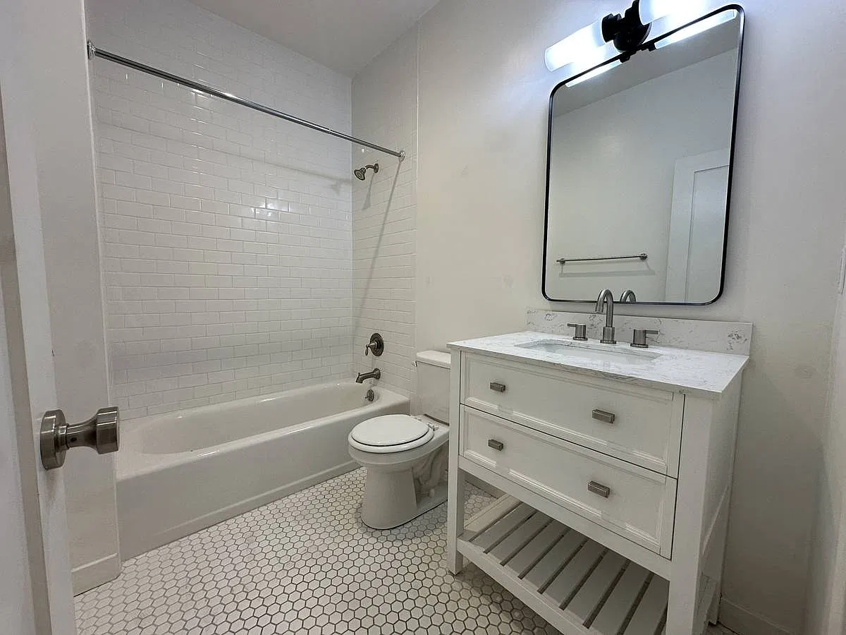 Studio, $2,375 — Photo 3