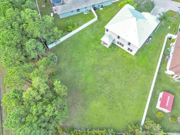 5852 NW Leghorn Avenue, Port St Lucie, FL 34986