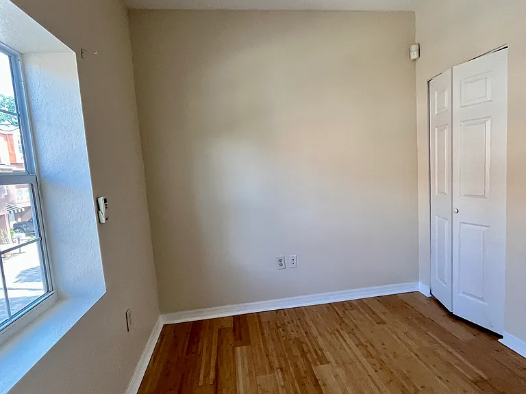 908 Laura St — Photo 19