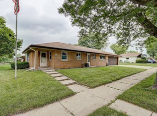 2445 S 96th St, West Allis, WI 53227