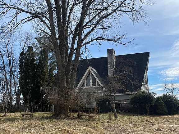 5th image of 451 Bay Hill Dr