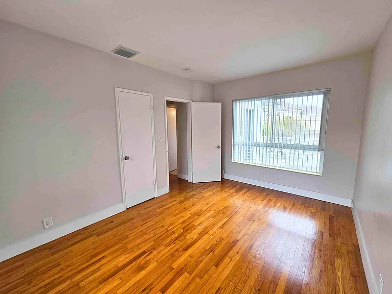 701 NE 16th Ave — Photo 16