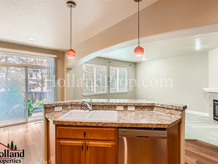 342 NW Malia Ln — Photo 12
