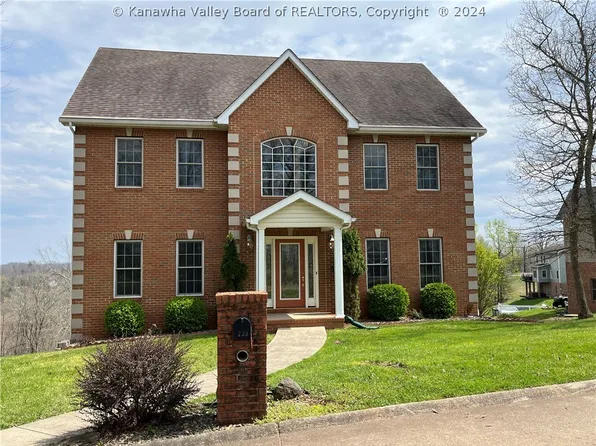 208 Northwoods Dr, Eleanor, WV 25070