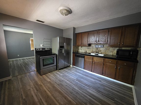 3rd image of 5409 Newton Ave S