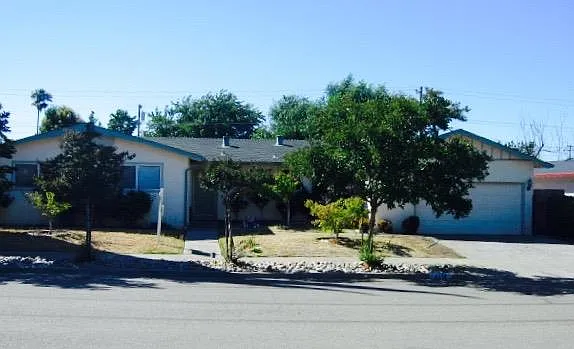 2110 Chickie St photo 1