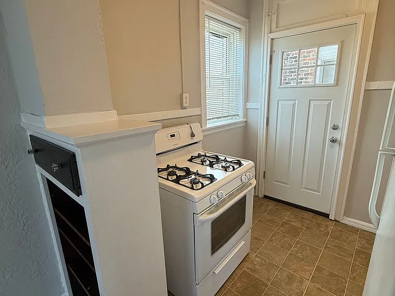 3249/3251 S Kenilworth Avenue — Photo 4