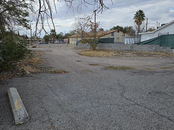4th image of 910 S Solano Dr