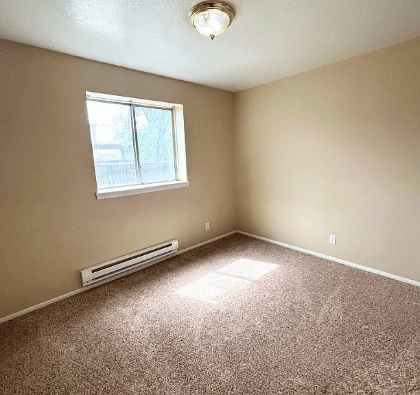 Main 819 S — Photo 63