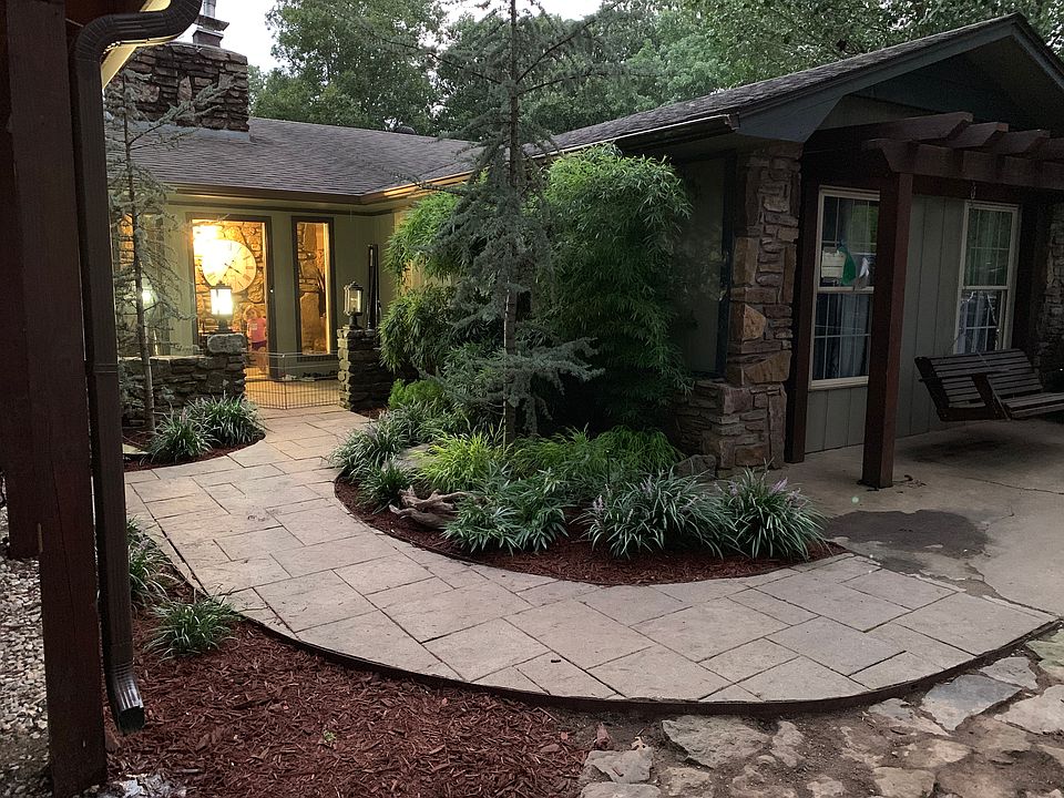 1st image of 8 Lancaster Dr