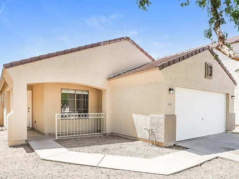 2224 S 83rd Ln — Photo 3