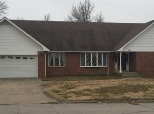 202 W Bell St, Yates Center, KS 66783