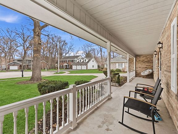3rd image of 18118 Whitman Ln