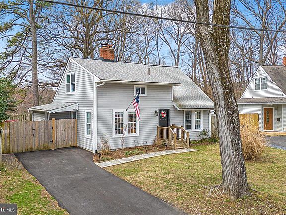 2nd image of 512 Calvin Ln