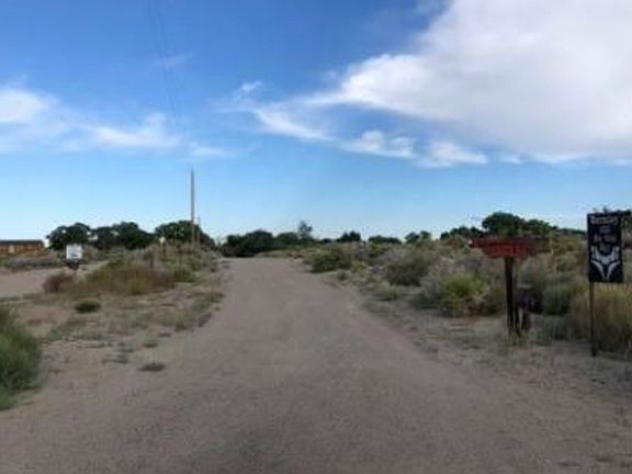 Exterior Neighborhood (street photo)