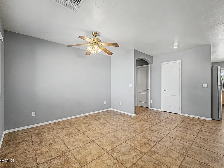 11207 W Hopi St — Photo 7
