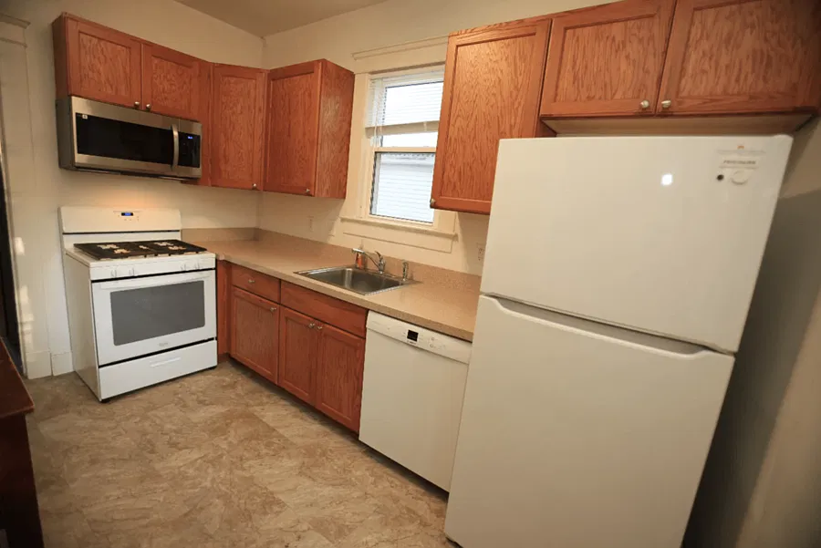 4 bed, 1001 sqft, $5,600 — Photo 3
