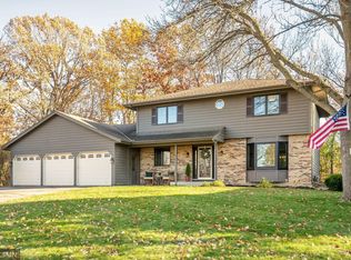 18977 Ellie Ln, Eden Prairie, MN 55346