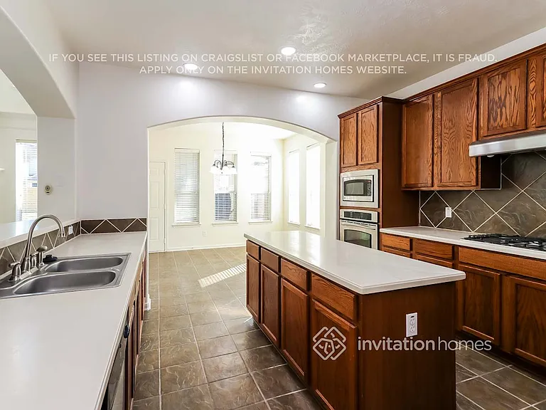 1918 Rustic Oak Ln — Photo 6